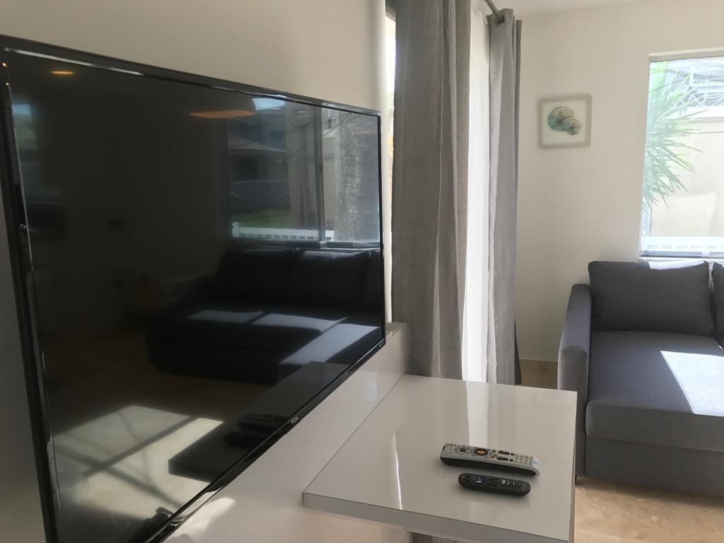 Wave Beach Vacation Rentals Pompano Beach Bilik gambar