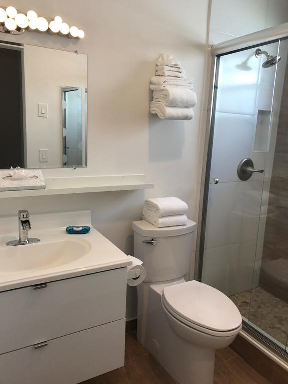 Wave Beach Vacation Rentals Pompano Beach Bilik gambar